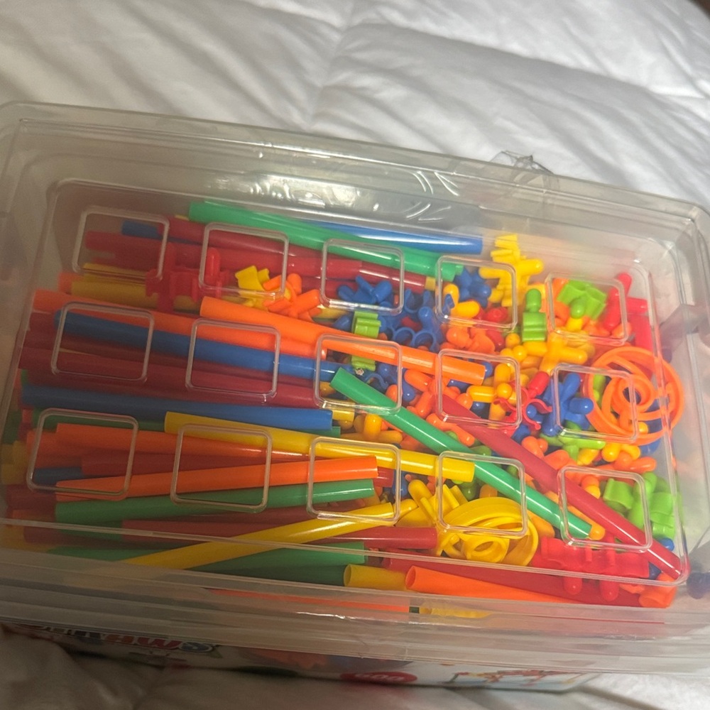 600-Piece Straw Building Set - Multicolor - Picture 2 of 7